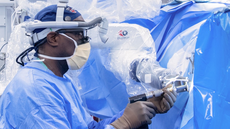 Neurosurgical robots