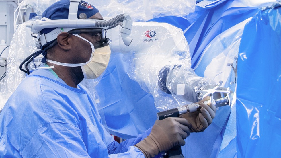 Dr. Oyelese performing the first spinal robotic case at Rhode Island Hospital.